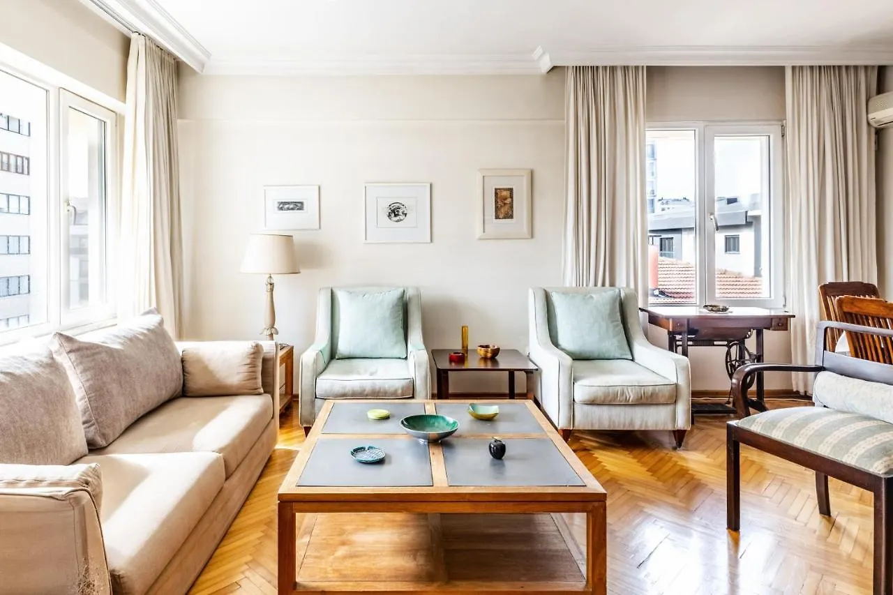 Stylish And Spacious Flat In Erenkoy Стамбул