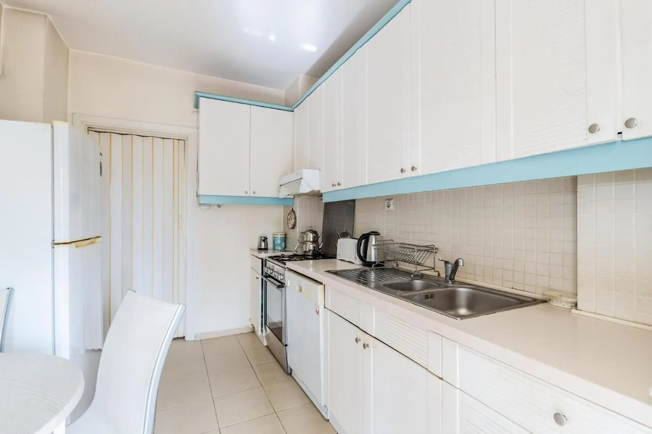 Stylish And Spacious Flat In Erenkoy Стамбул Апартаменты